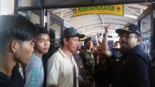 Bupati Rafiq Gunakan Pengeras Suara Pantau Arus Mudik di Pelabuhan